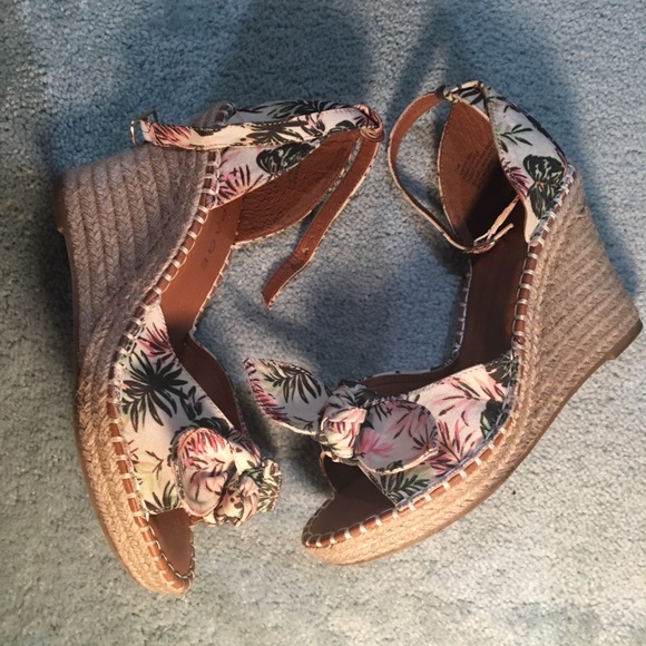 Rampage Heels - Picture 3 of 5